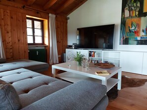 Smart-TV, Bücher, Stereoanlage