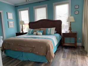 4 bedrooms, iron/ironing board, WiFi, bed sheets