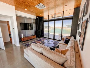 Smart TV, fireplace, stereo, computer monitors - Lakeside Oasis the Gorge Amphitheatre and Cave B Winery - Ancient Lakes Retreat (Quincy)