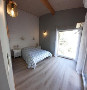 5 室のベッドルーム、アイロン / アイロン台、インターネット