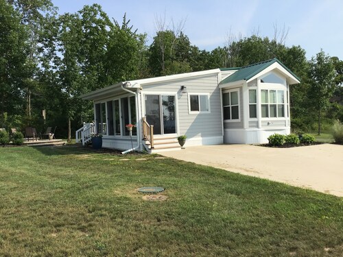 Nice park model cottage with sunroom in South Haven, Michigan