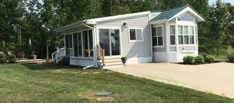 Nice park model cottage with sunroom in South Haven, Michigan