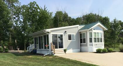 Nice park model cottage with sunroom in South Haven, Michigan