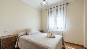 14 bedrooms, travel cot, WiFi