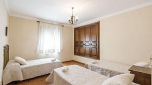 14 habitaciones, cuna de viaje y wifi 