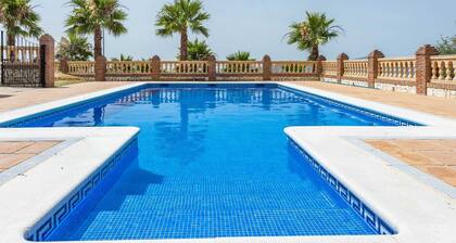 Finca Cerro Alcolea Periana by Ruralidays