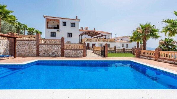 Pool - Finca Cerro Alcolea Periana by Ruralidays (Málaga)
