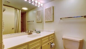 Combined shower/tub