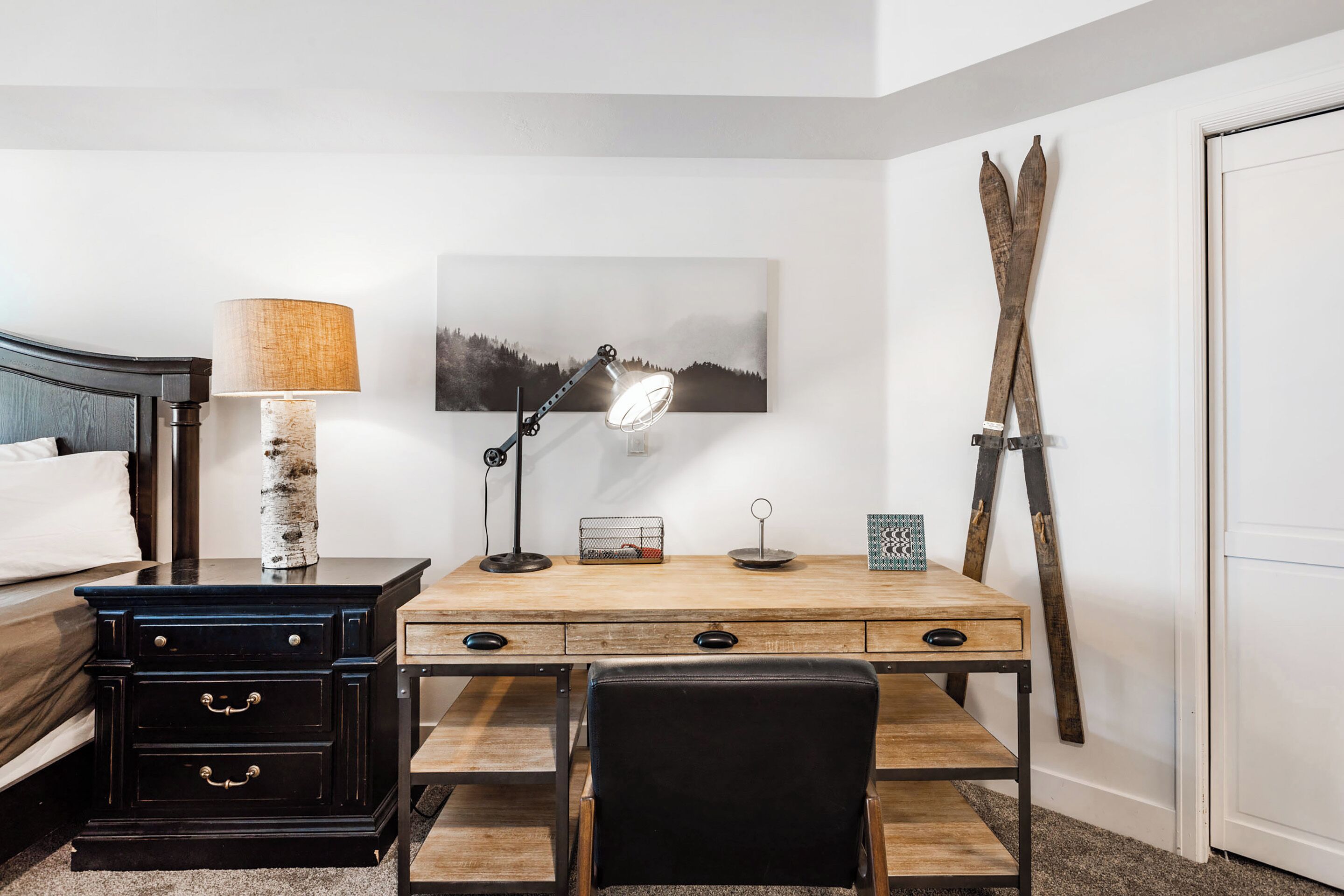 2 slaapkamers, een bureau, een strijkplank/strijkijzer, gratis wifi