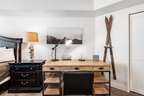 2 bedrooms, desk, iron/ironing board, free WiFi - Caledonian 209 | Ski-In/Out | Private Hot Tub | Town View | On Main Street | Steps to Town Lift (Park City)