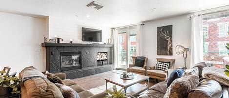 Smart TV, fireplace, DVD player, books