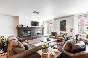 Smart TV, fireplace, DVD player, books - Caledonian 209 | Ski-In/Out | Private Hot Tub | Town View | On Main Street | Steps to Town Lift (Park City)