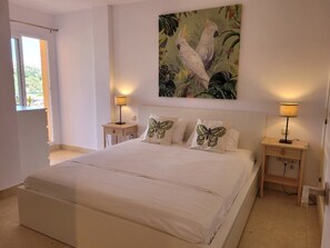 1 slaapkamer, een strijkplank/strijkijzer, gratis wifi, beddengoed