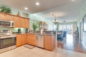 Fridge, microwave, stovetop, dishwasher - Coastal Condo w/ Harbor Views: Steps to Beach! (Clearwater)