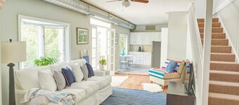 Bellport Inn, Charming Cottage in the Village!