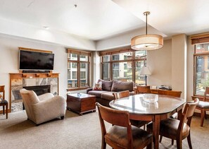 Smart TV, fireplace - Sundial C215 | Ski-in/Ski-out | Fireplace | Full Kitchen | Mountain Views | Pools & Hot Tubs (Park City)