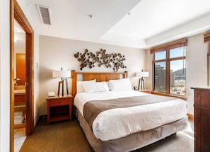 2 bedrooms, desk, iron/ironing board, free WiFi - Sundial C215 | Ski-in/Ski-out | Fireplace | Full Kitchen | Mountain Views | Pools & Hot Tubs (Park City)