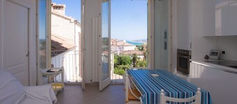 N236 Numana, two-room apartment with sea view in the heart of the town