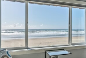 På stranden