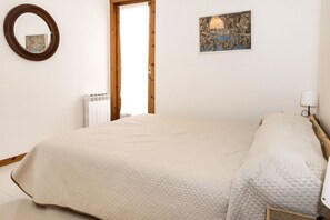 2 bedrooms, bed sheets