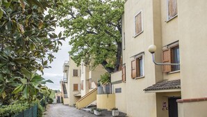 A narrow cobblestone street flanked by buildings with balconies and windows. - M285 - Marcelli, comfortable three-room apartment with terrace (Marcelli)