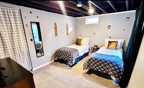 5 bedrooms, desk, iron/ironing board, travel crib