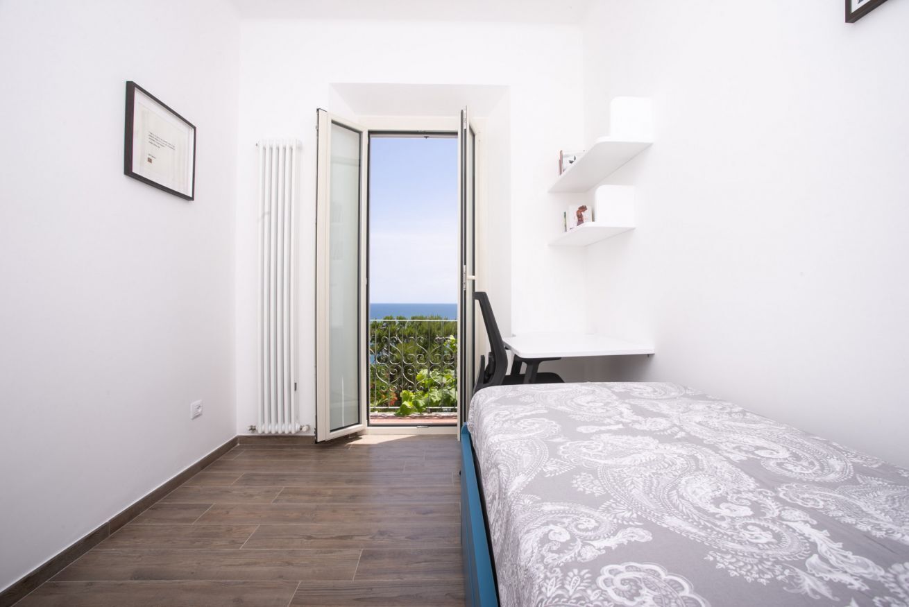 2 عدّة غرف نوم وملاءات أسرّة