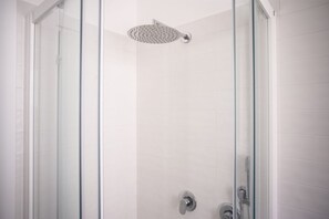 Shower, bidet, towels - N237 - Numana, three-room apartment 100 meters from the center (Numana)
