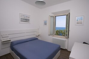 2 bedrooms, bed sheets