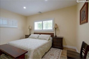 3 bedrooms, in-room safe, desk, iron/ironing board