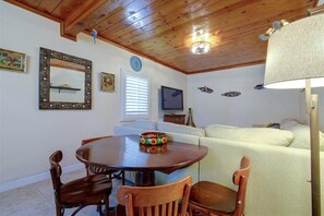 Interior - Fully Furnished Cottage Los Angeles California (Los Angeles)