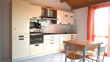 Fridge, oven, dishwasher