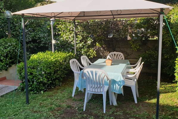 تناول الطعام بالخارج