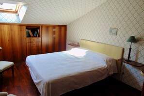2 bedrooms, bed sheets