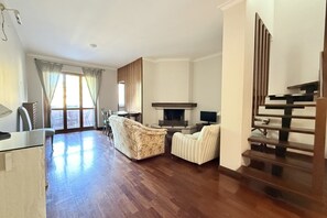 TV - N244 - Numana, large three-room apartment in the center (Numana)