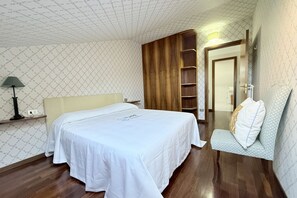 2 bedrooms, bed sheets