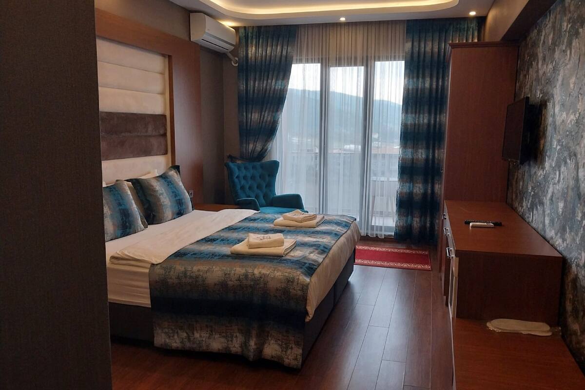 Standard Room | In-room safe, WiFi (free), bed sheets
