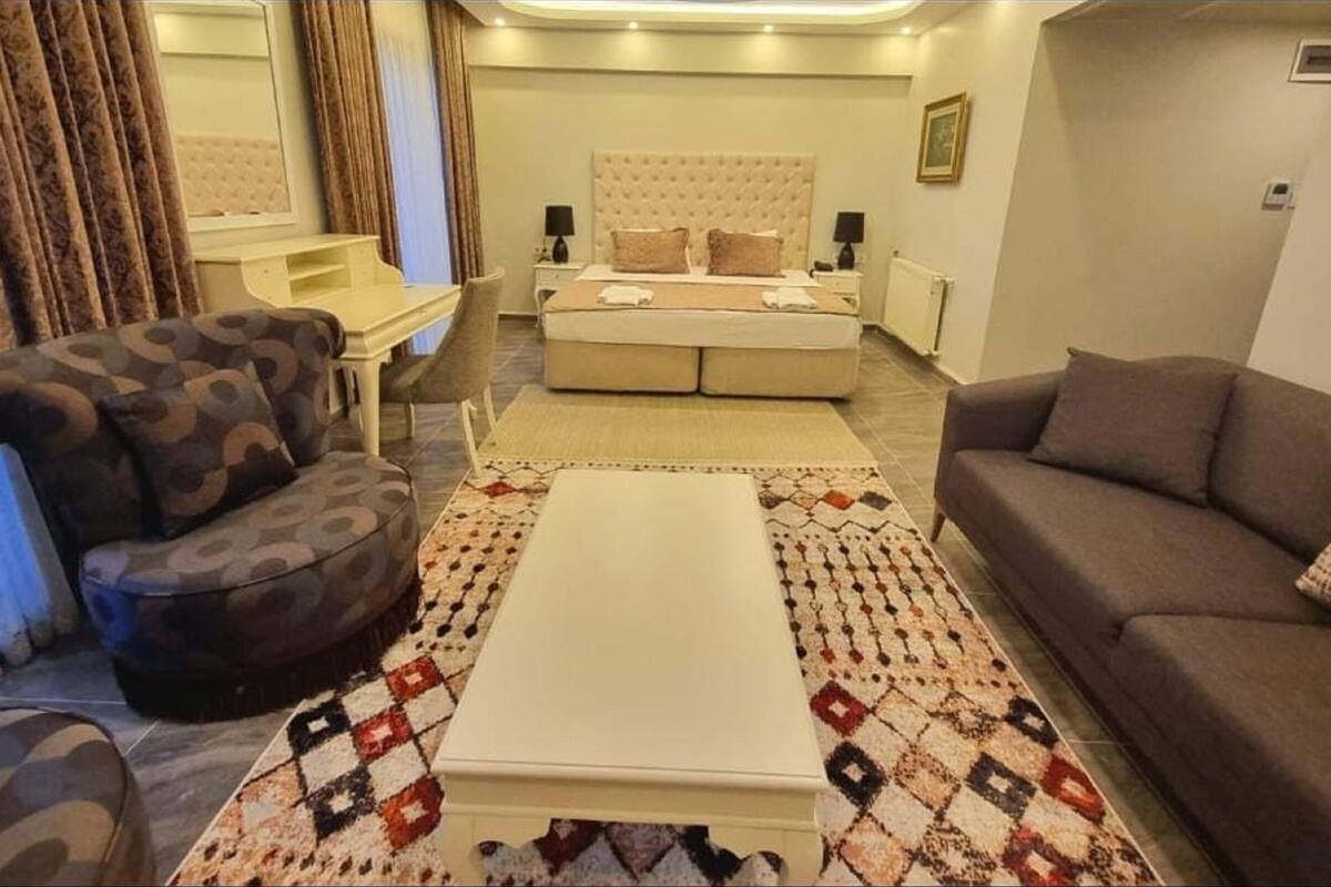 Family Room | In-room safe, WiFi (free), bed sheets