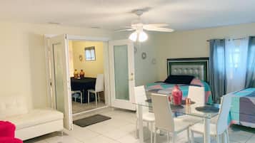 3 bedrooms, desk, iron/ironing board, free WiFi