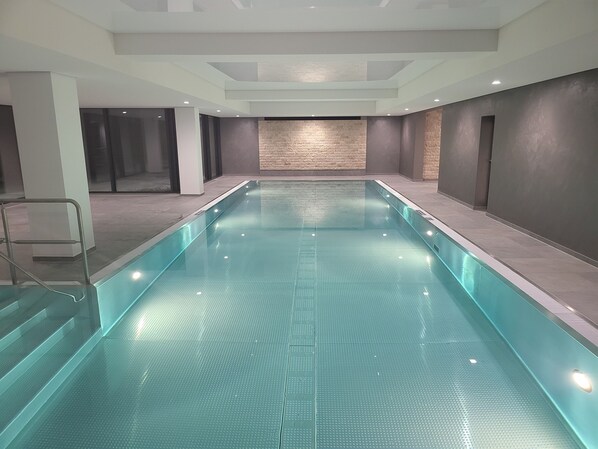 Indendørs pool, opvarmet pool