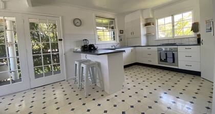 Allamanda House - Relax & Unwind In This Super Spacious Holiday Home