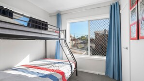 2 bedrooms, iron/ironing board, WiFi (free) - Adrift, 5B Scott Street (Crescent Head)
