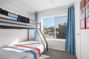 2 bedrooms, iron/ironing board, free WiFi