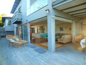 Terrace/patio - SPACIOUS FAMILY BEACH HOUSE WITH OCEAN VIEWS (Crescent Head)