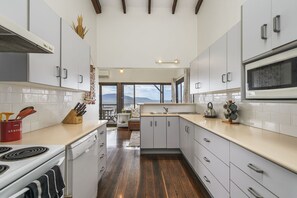 Refrigerador, microondas y lavavajillas 