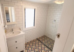 Bathroom - GOOD VIBES - EASY WALK TO THE BEACH (Crescent Head)