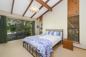 4 Schlafzimmer, Bügeleisen/Bügelbrett