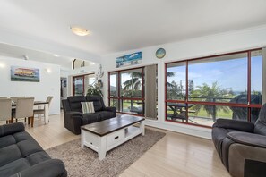 Fernseher, Smart Speakers