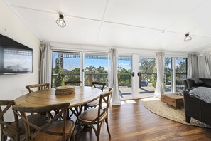 Dining - LITTLE THURSDAY - BEAUTIFUL BEACH COTTAGE IN THE CENTRE OF TOWN (Crescent Head)