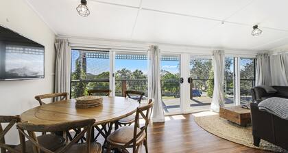 LITTLE THURSDAY - BEAUTIFUL BEACH COTTAGE IN THE CENTRE OF TOWN